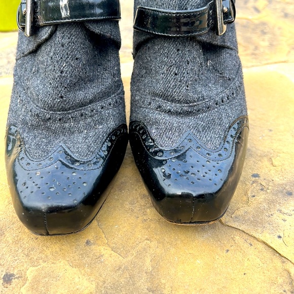 UEC Stuart Weitzman size 6 1/2 black black heels - Picture 5 of 9